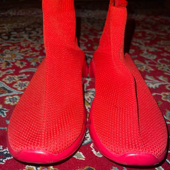 Super cute red Sock sneakers (rare) - Picture 11 of 13
